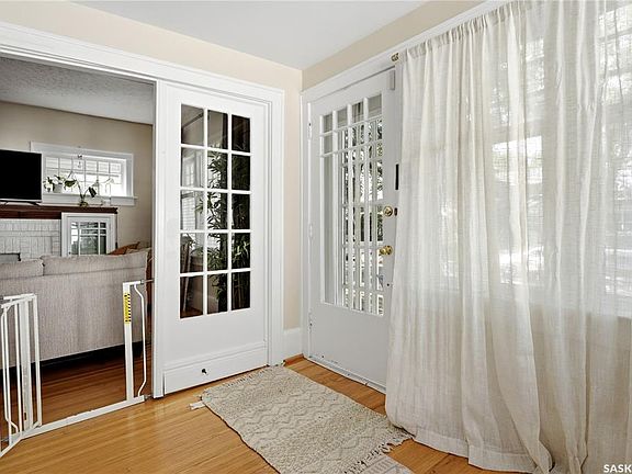 3rd image of 76 Angus CRESCENT