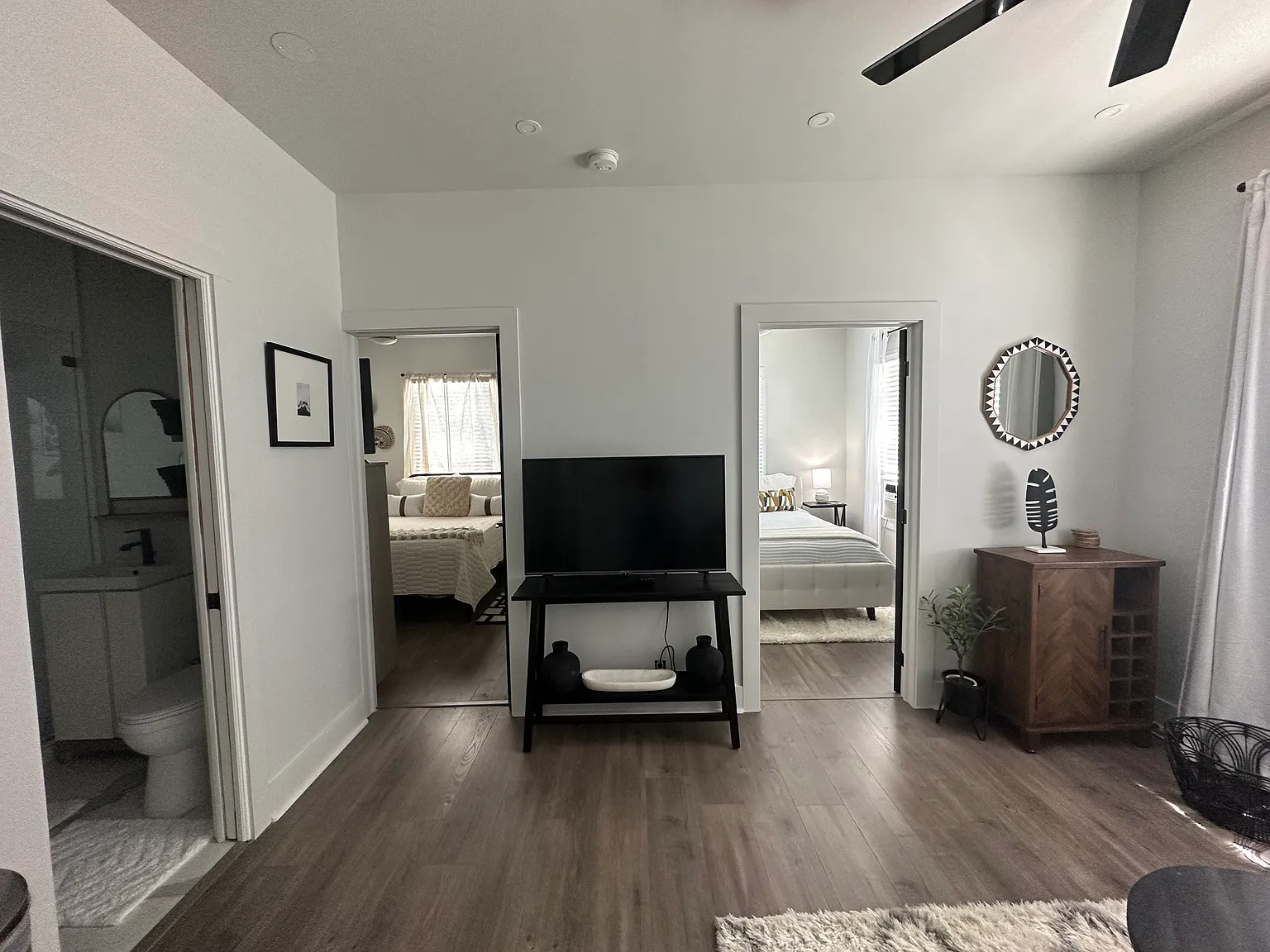 2 bed, 600 sqft, $3,250 — Photo 2