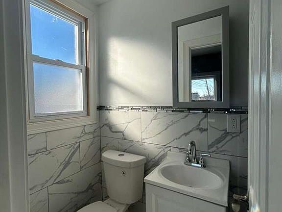 4th image of 534 Beach 43rd Street