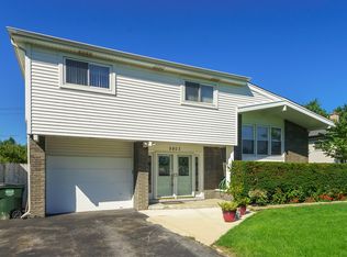 9903 N Huber Ln, Niles, IL