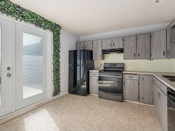 3rd image of 548 Whitehill Pl NE #1