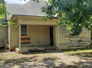 1012 E Leuda St, Fort Worth, TX 76104
