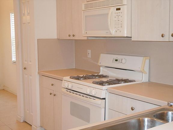 Kitchen with Natural Gas Stove