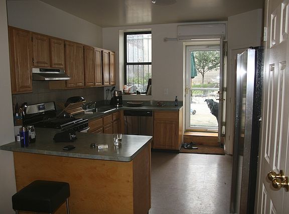 1st fl kitchen w/yard access