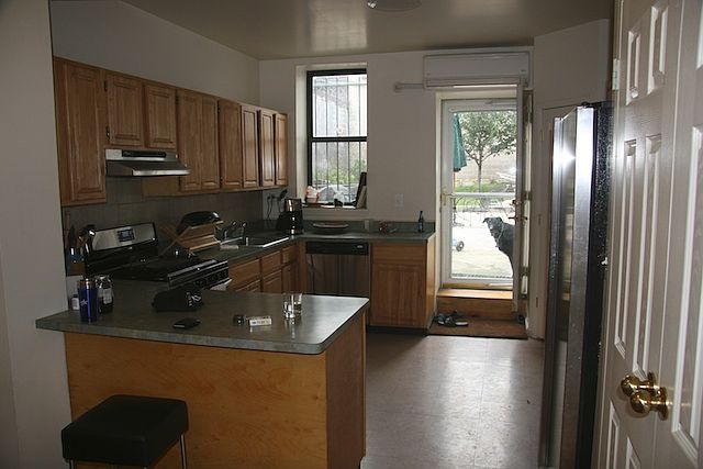 1st fl kitchen w/yard access