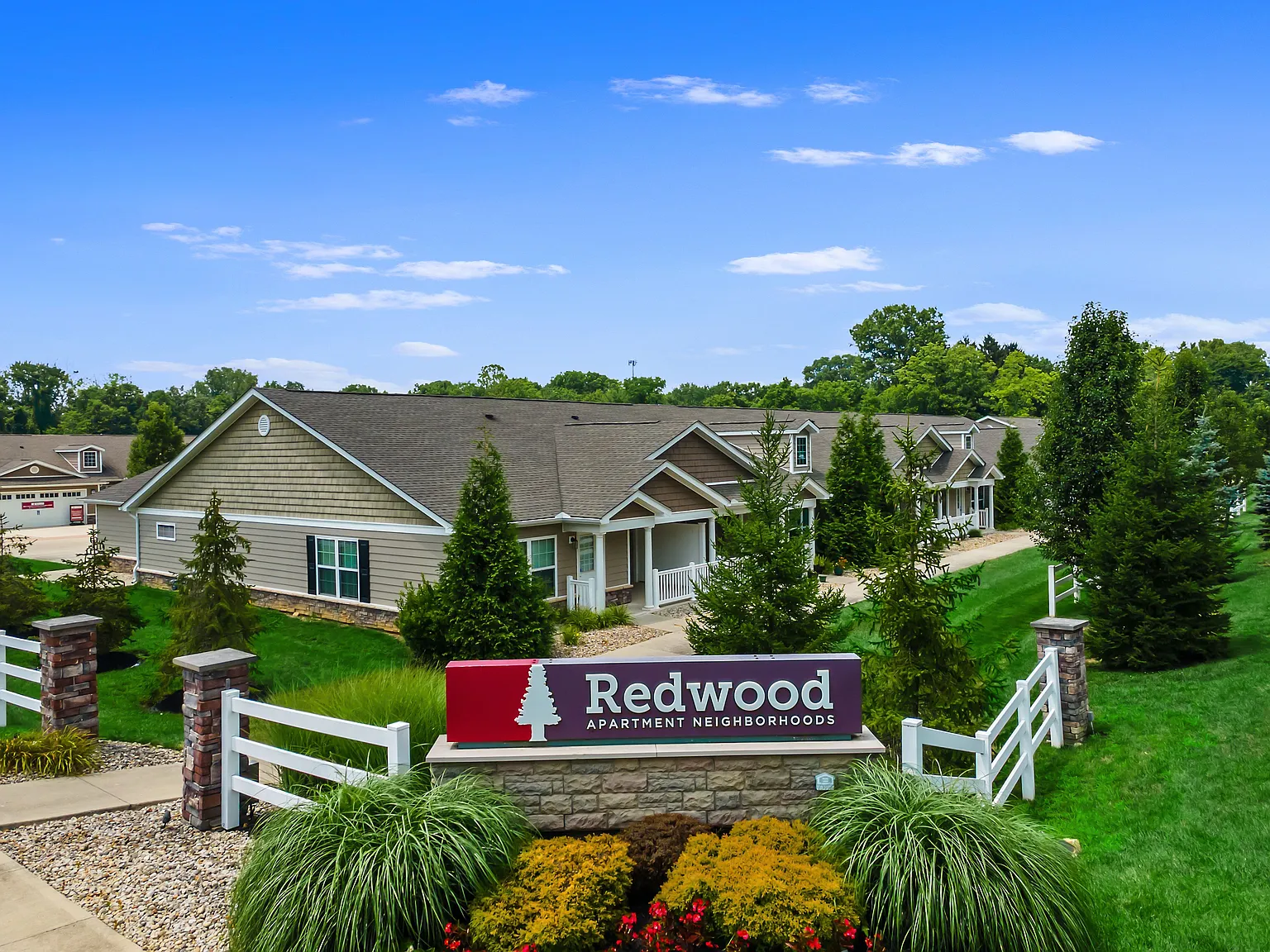 Redwood Reynoldsburg — Photo 1