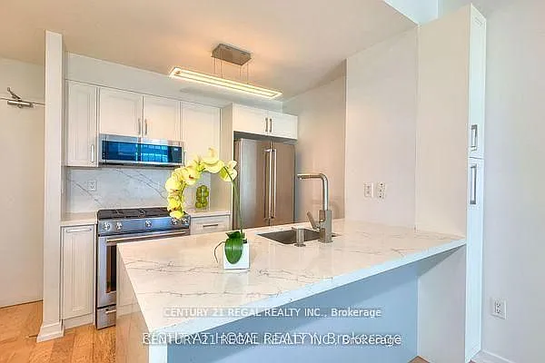 9 Spadina Ave #312 — Photo 10