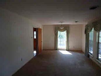 3rd image of 1108 Queensbury Dr