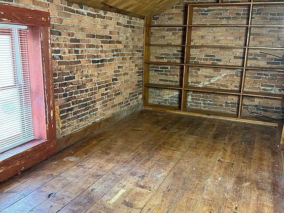 5th image of 225 E Dayton St