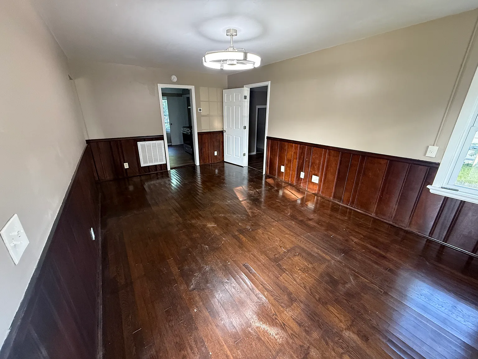3 bed, 1250 sqft, $1,950 — Photo 3