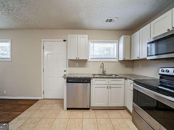 3rd image of 3738 Larkspur Ter