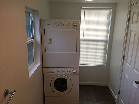 4th image of 509 W McLoughlin Blvd
