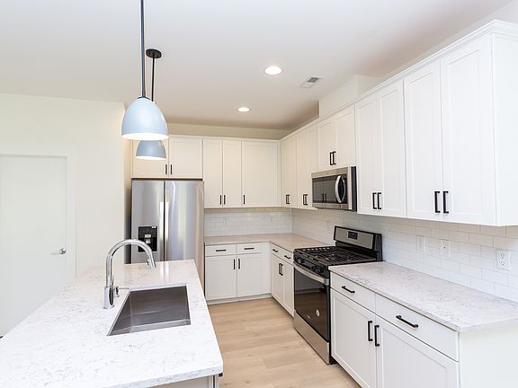 5th image of 205 Jones Ferry Rd #B