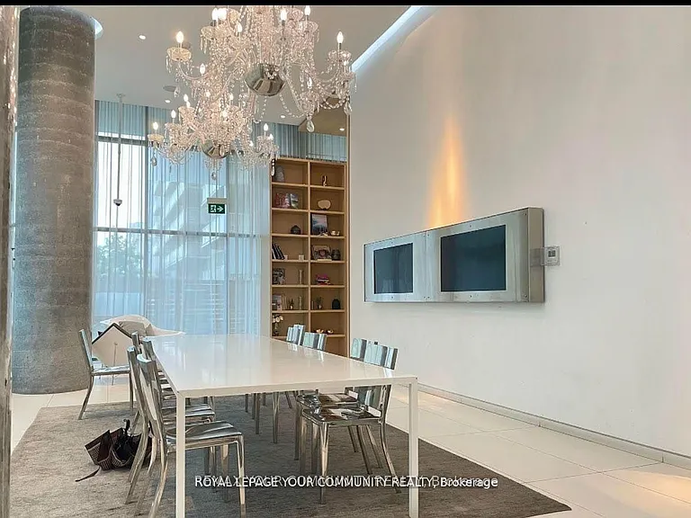 185 Roehampton Ave #409 — Photo 26
