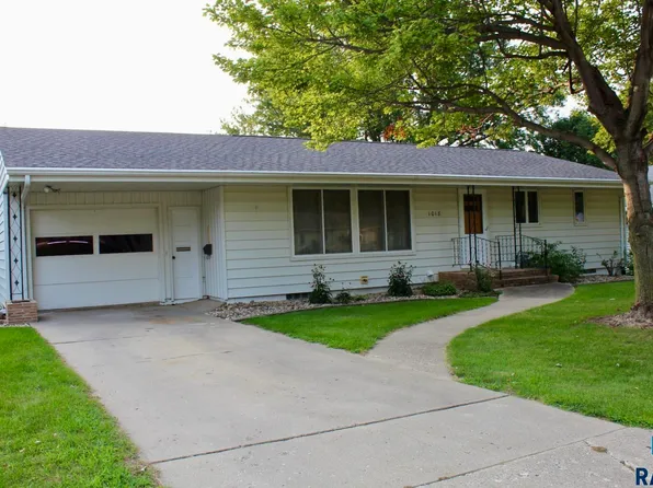 1018 N Estey St, Luverne, MN 56156