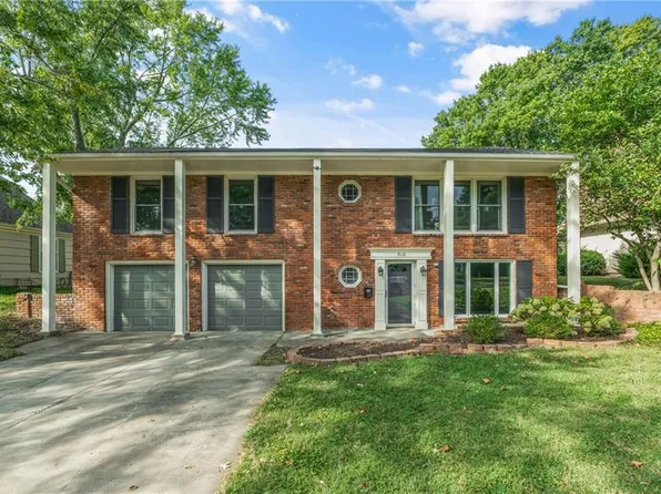 9128 Westbrooke Dr, Overland Park, KS 66214