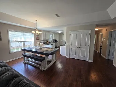 3 bed, 2.0 bath, 1465 sqft, $2,000 — Photo 3
