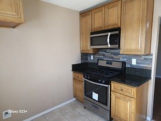 Apartment 240 - Kitchen Photo 2