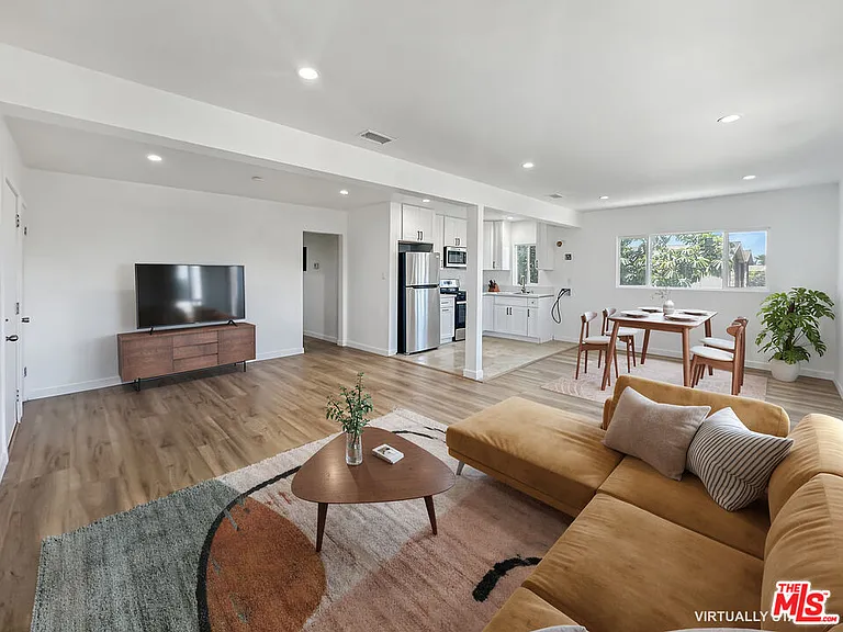 1100 S Inglewood Ave #2 — Photo 1