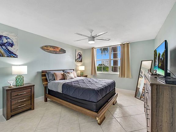 5th image of 19501 E Country Club Dr #1