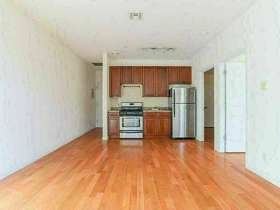 2nd image of 185 Clifton Pl #4L