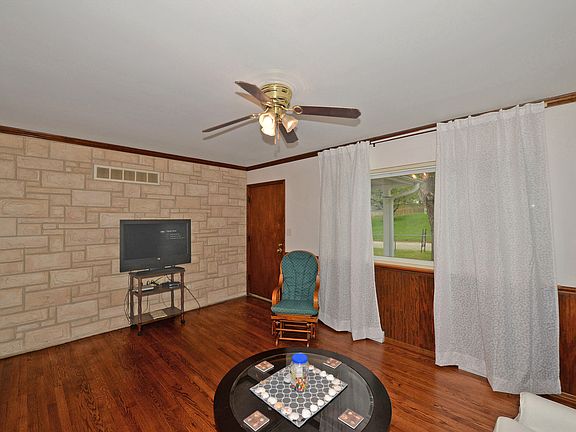 2nd image of 218 Charlotte Dr