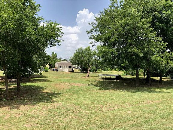 2nd image of 424 Hilltop Meadows Ct