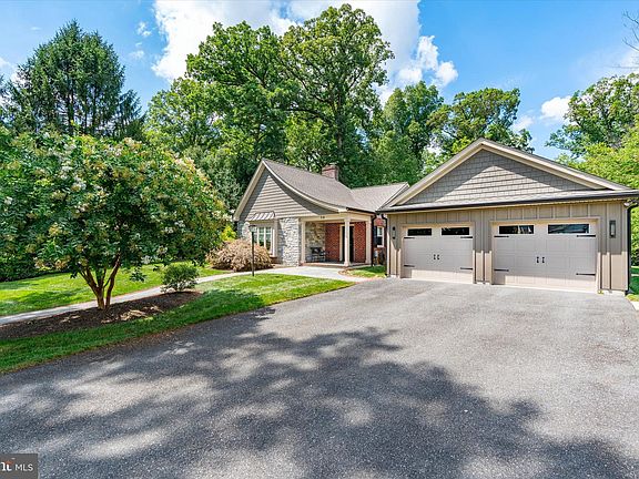 3rd image of 26 Westover Cir