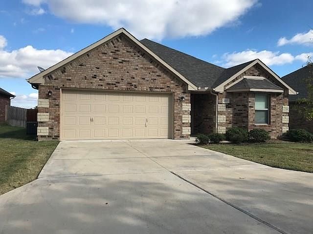 1st image of 2407 Shady Oaks Ln