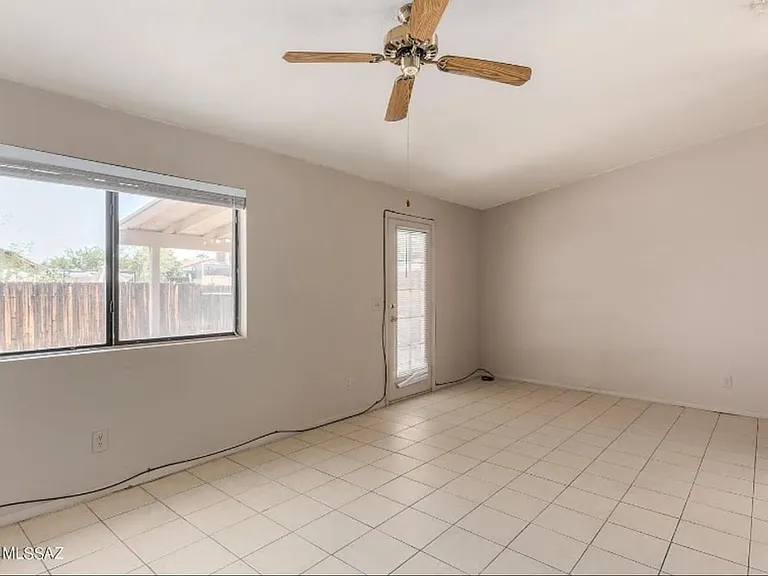 1940 W Chardonnay Dr — Photo 4