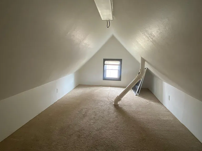 1124 Jefferson St — Photo 18
