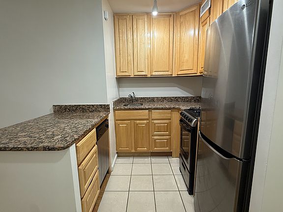 5th image of 300 W 55th St APT 5N