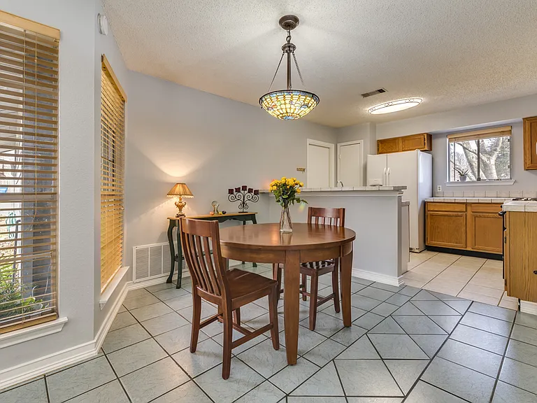 8309 Horton Trl — Photo 5