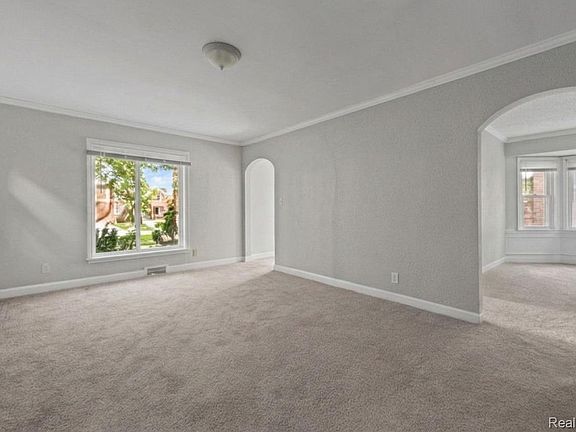3rd image of 4715 Buckingham Ave