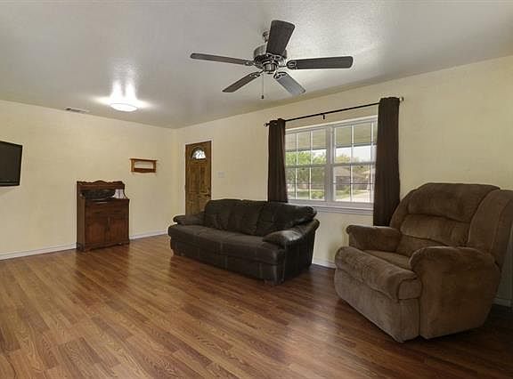 3rd image of 408 Bent Wood Dr