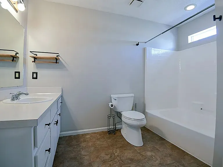 5918 Colchester Dr — Photo 5