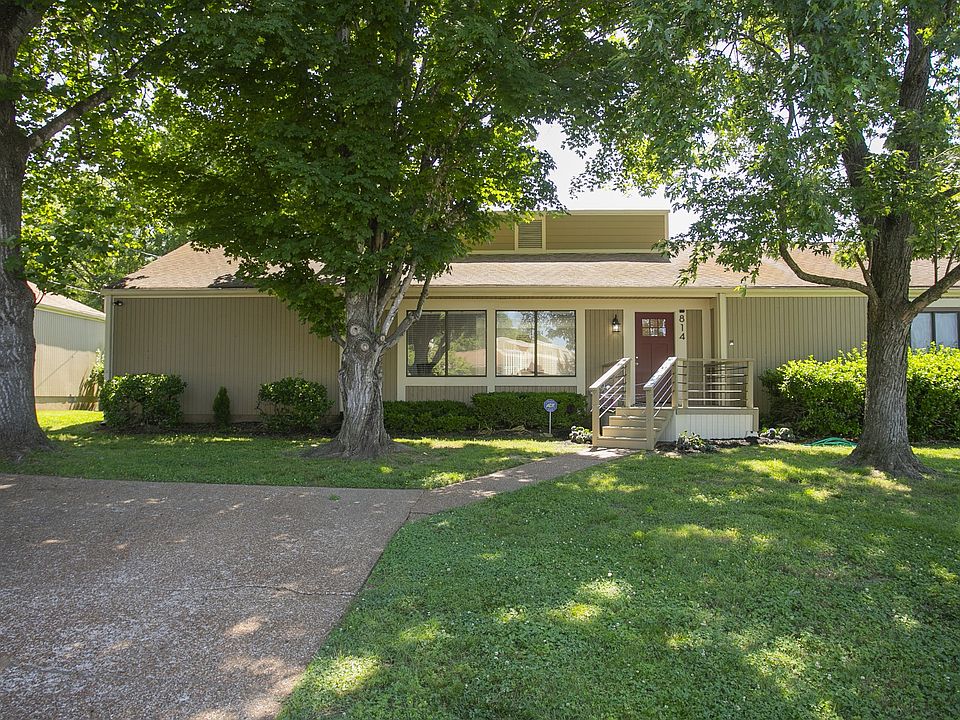 1st image of 814 Williamsburg West Dr