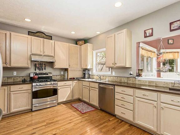 5th image of 8174 Chateau Ln