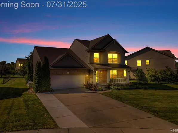 8271 S Warwick Ct, Ypsilanti, MI 48198