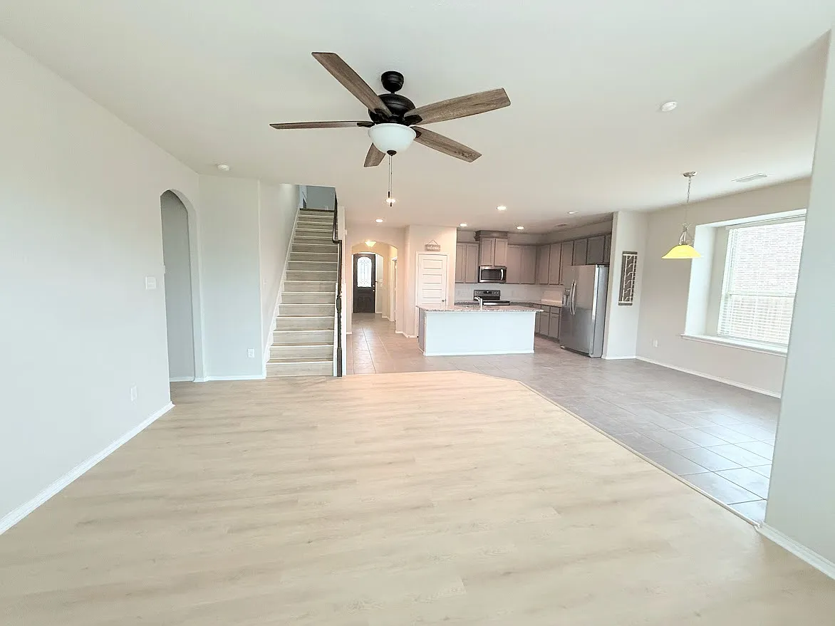 3 bed, 2463 sqft, $2,500 — Photo 3