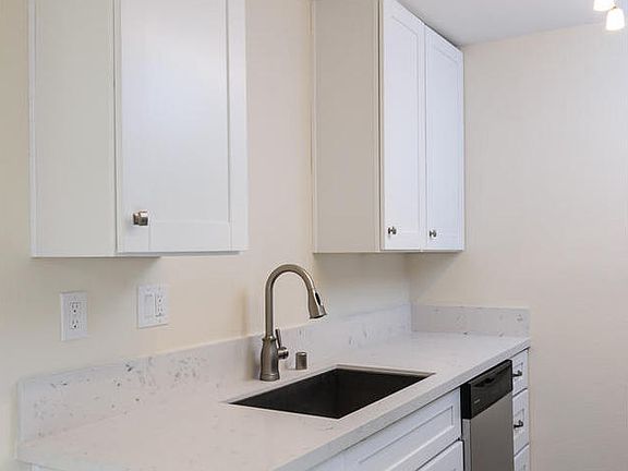 2nd image of 6455 La Jolla Blvd Unit 255