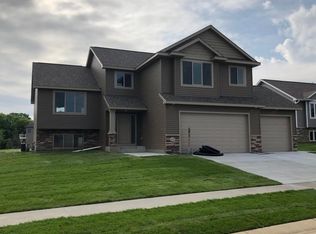 4560 Buckingham Dr NW, Rochester, MN 55901