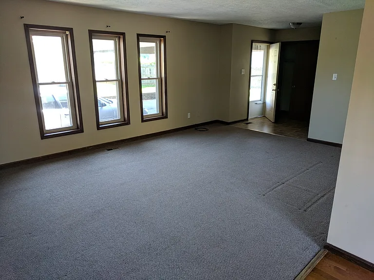160 Los Ranchos Dr — Photo 3