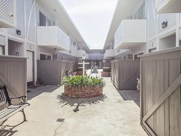 634 W Sierra Madre Blvd #E — Photo 9