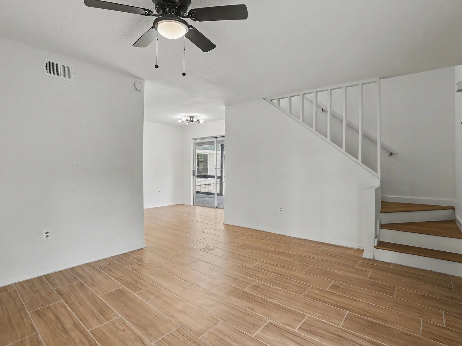 3 bed, 1275 sqft, $1,649 — Photo 3