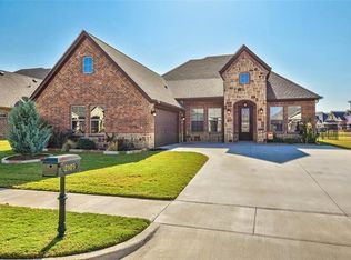 2105 Clive Dr, Granbury, TX 76048