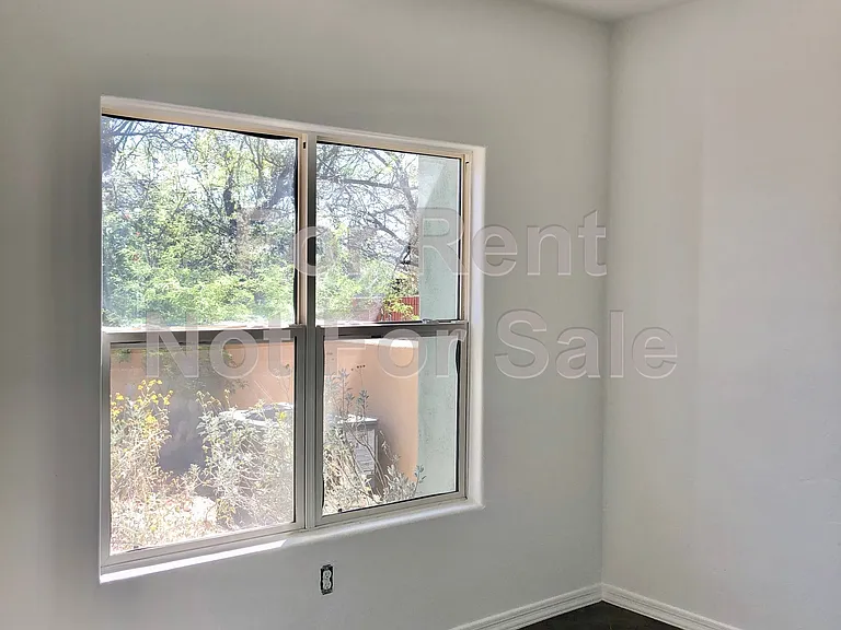 575 E Roger Rd — Photo 12