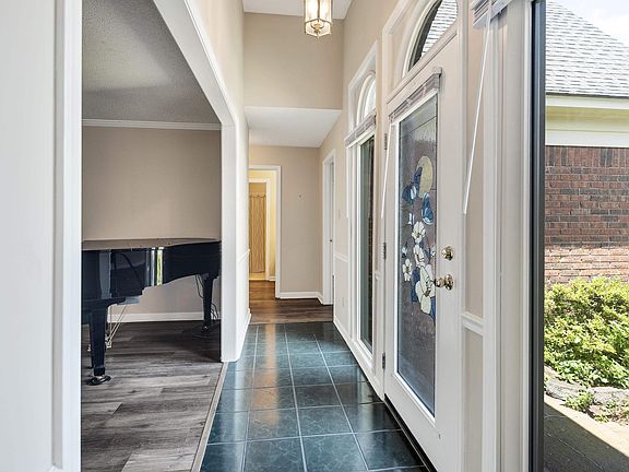 4th image of 3565 Earlynn Dr