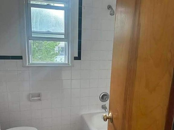 4th image of 22 E 18th St Floor 2