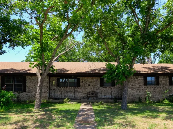 108 W 9th St, Mc Gregor, TX 76657
